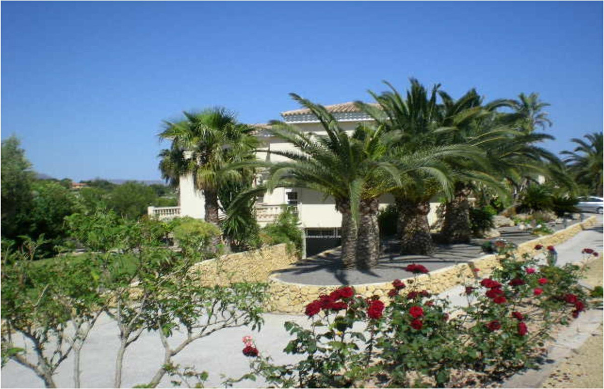 1 Bed Townhouse for sale in Lalfás Del Pi Costa Blanca, Alicante, Spain