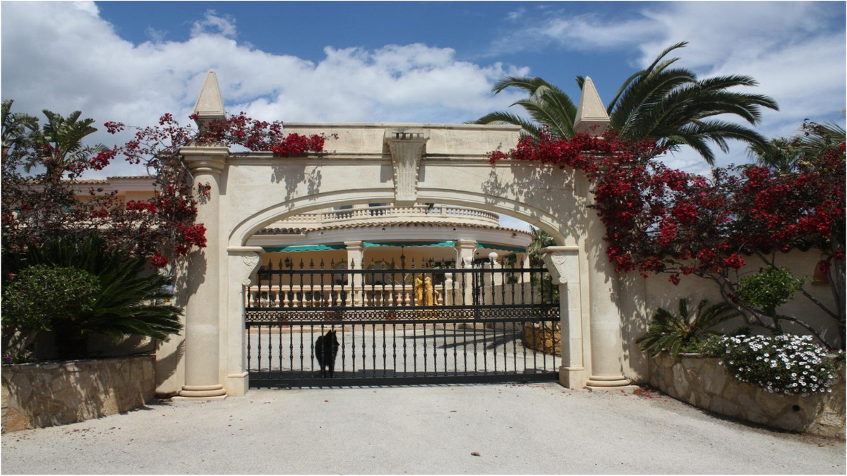 1 Bed Townhouse for sale in Lalfás Del Pi Costa Blanca, Alicante, Spain