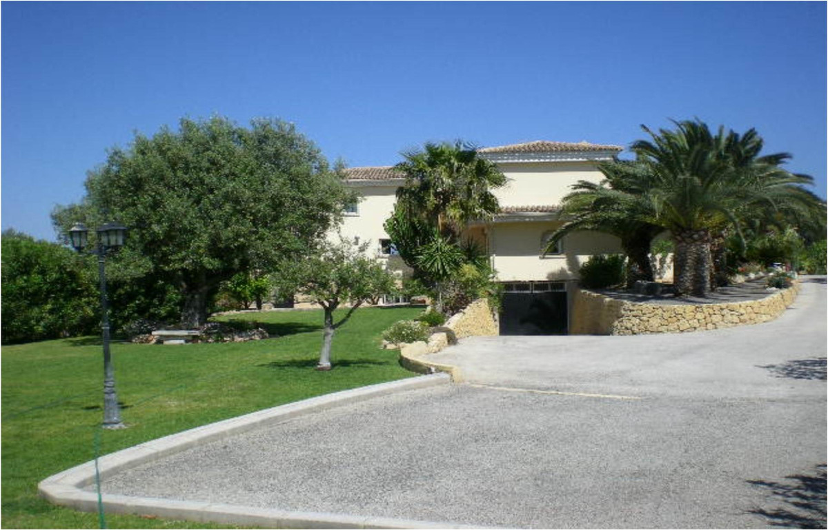 1 Bed Townhouse for sale in Lalfás Del Pi Costa Blanca, Alicante, Spain