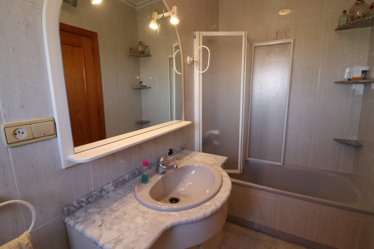 5 Bed Townhouse for sale in Algorfa Costa Blanca, Alicante, Spain