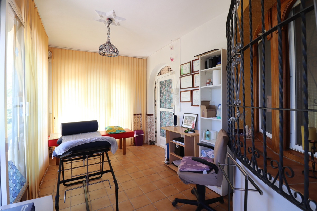 5 Bed Townhouse for sale in Algorfa Costa Blanca, Alicante, Spain