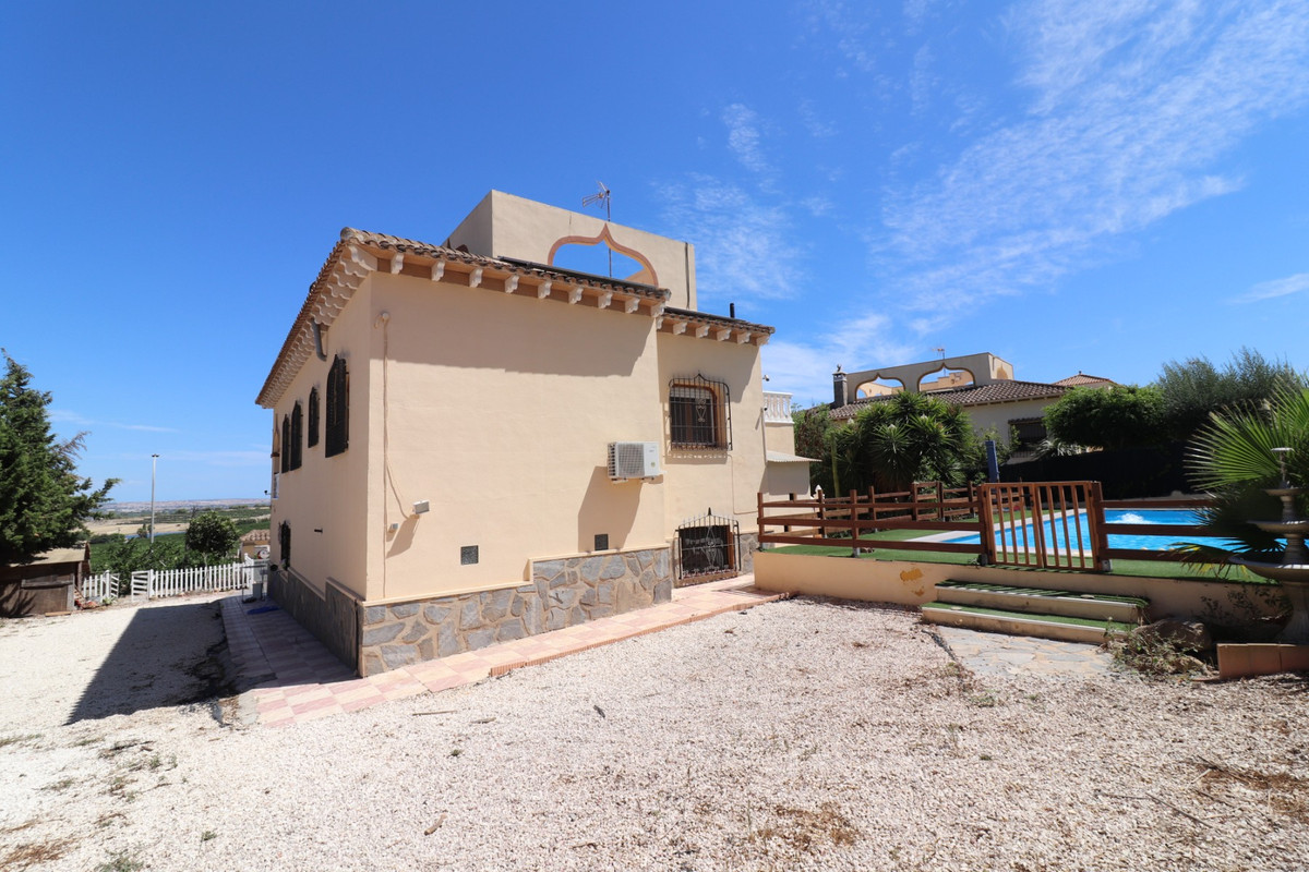 5 Bed Townhouse for sale in Algorfa Costa Blanca, Alicante, Spain