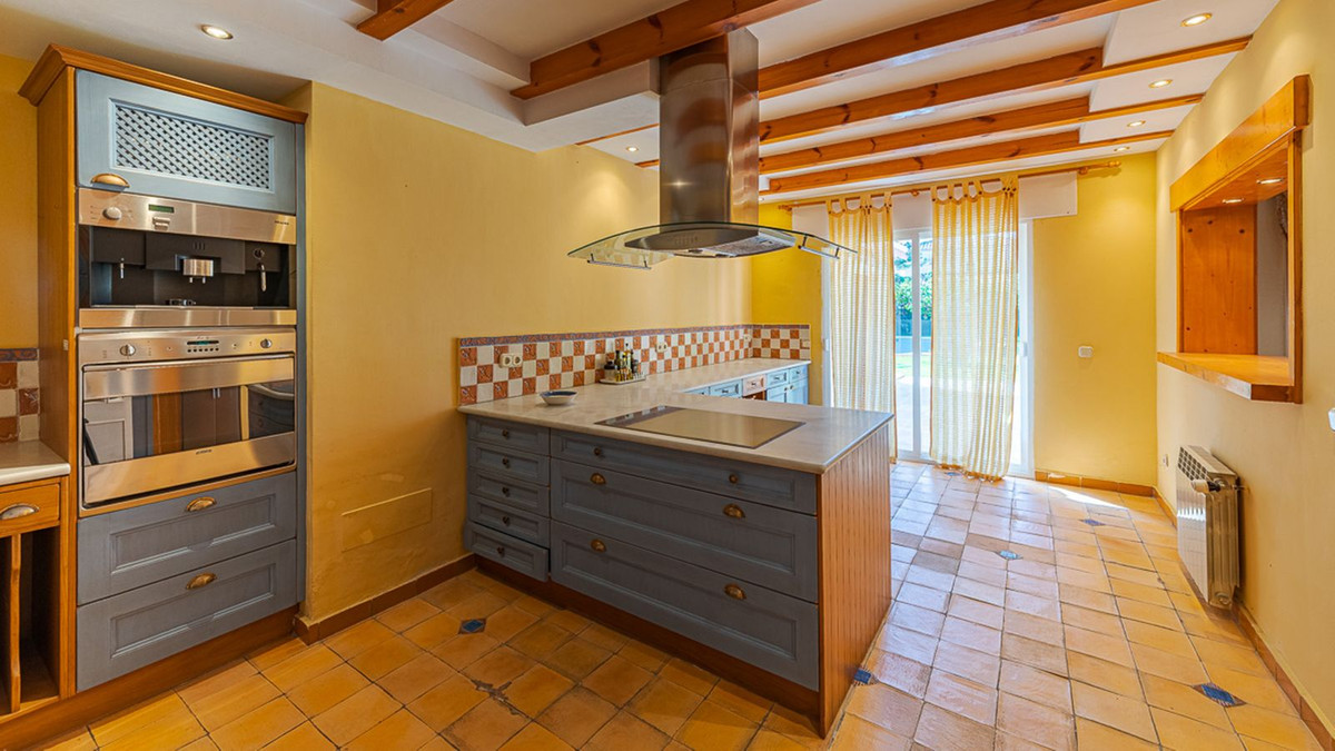 4 Bed Townhouse for sale in New Golden Mile Costa Del Sol, Málaga, Spain