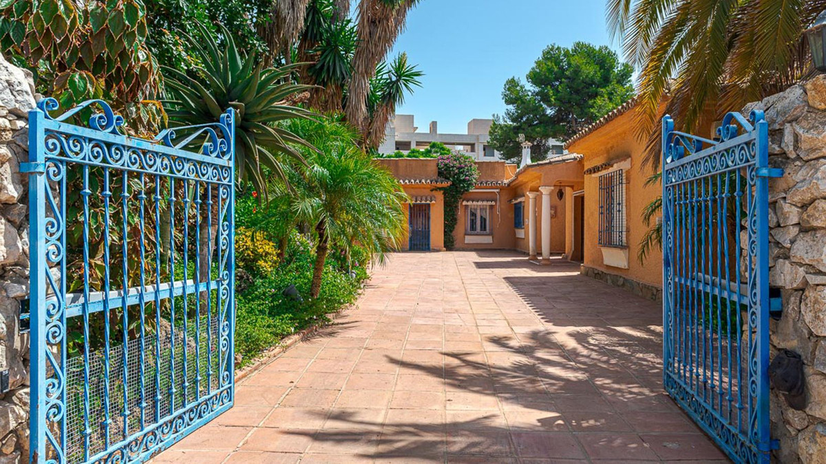 4 Bed Townhouse for sale in New Golden Mile Costa Del Sol, Málaga, Spain