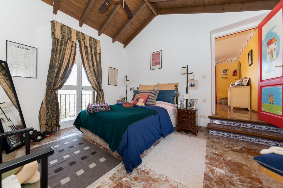 5 Bed Townhouse for sale in Benahavís Costa Del Sol, Málaga, Spain