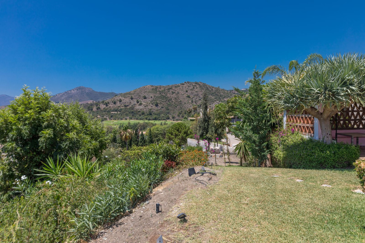 5 Bed Townhouse for sale in Benahavís Costa Del Sol, Málaga, Spain