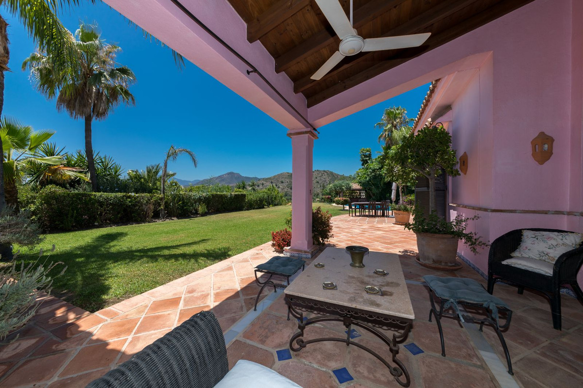 5 Bed Townhouse for sale in Benahavís Costa Del Sol, Málaga, Spain