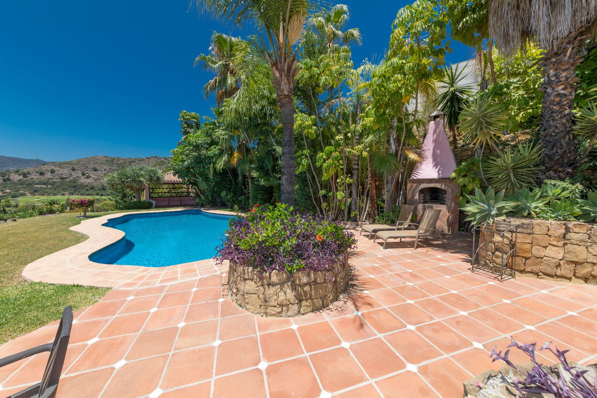 5 Bed Townhouse for sale in Benahavís Costa Del Sol, Málaga, Spain