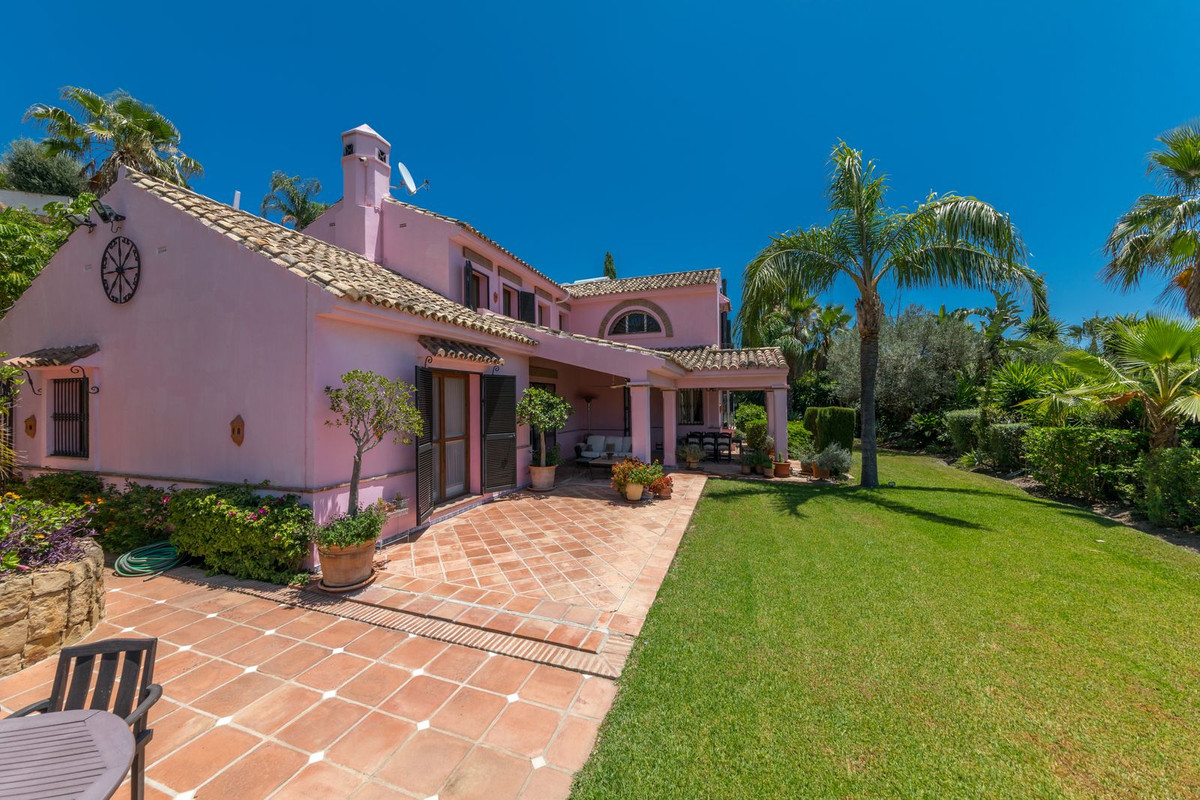 5 Bed Townhouse for sale in Benahavís Costa Del Sol, Málaga, Spain