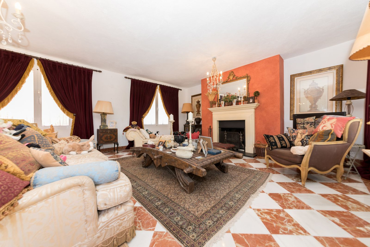 5 Bed Townhouse for sale in Benahavís Costa Del Sol, Málaga, Spain