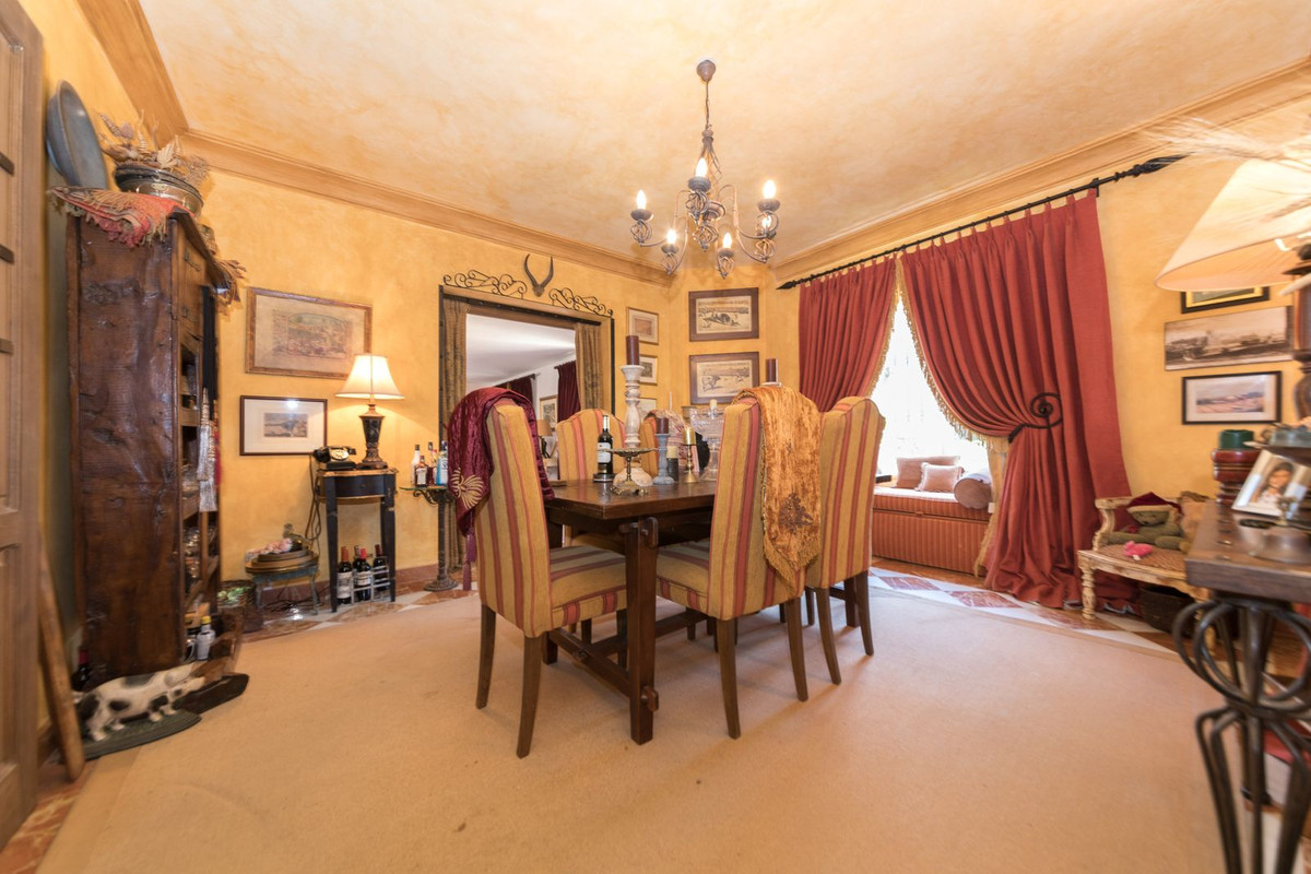 5 Bed Townhouse for sale in Benahavís Costa Del Sol, Málaga, Spain