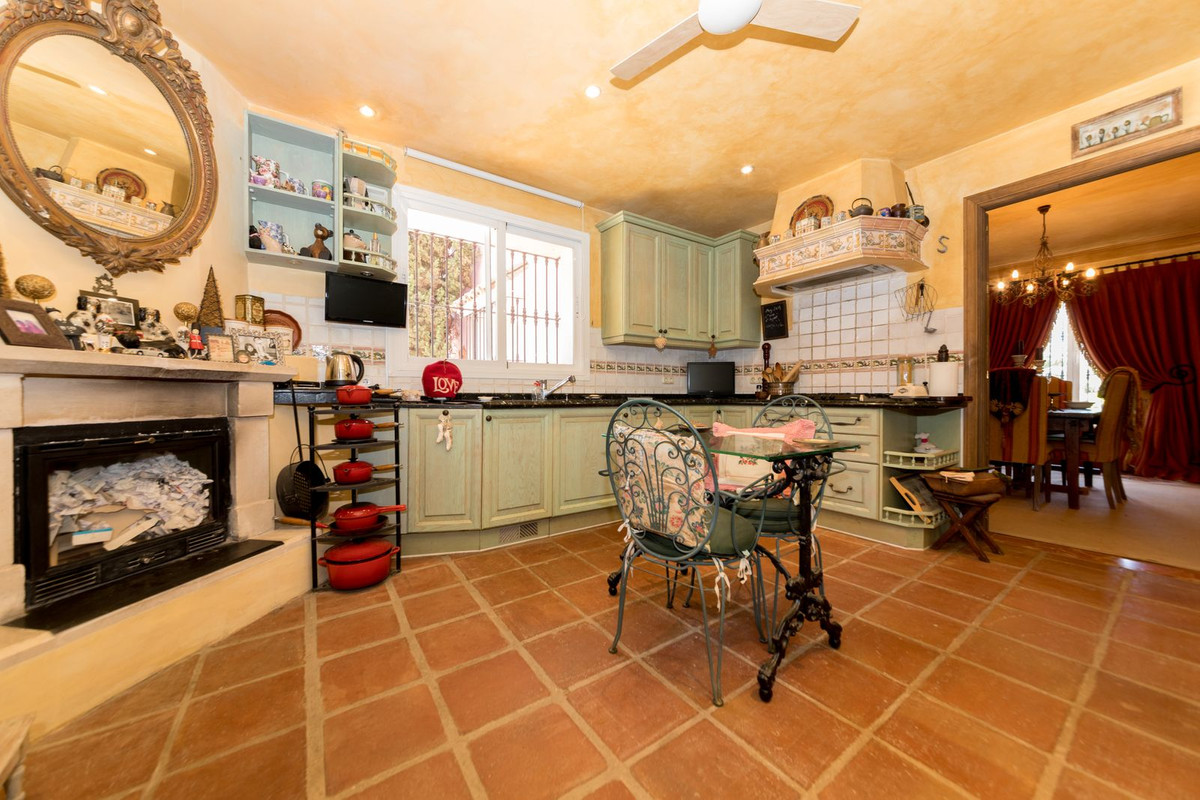 5 Bed Townhouse for sale in Benahavís Costa Del Sol, Málaga, Spain