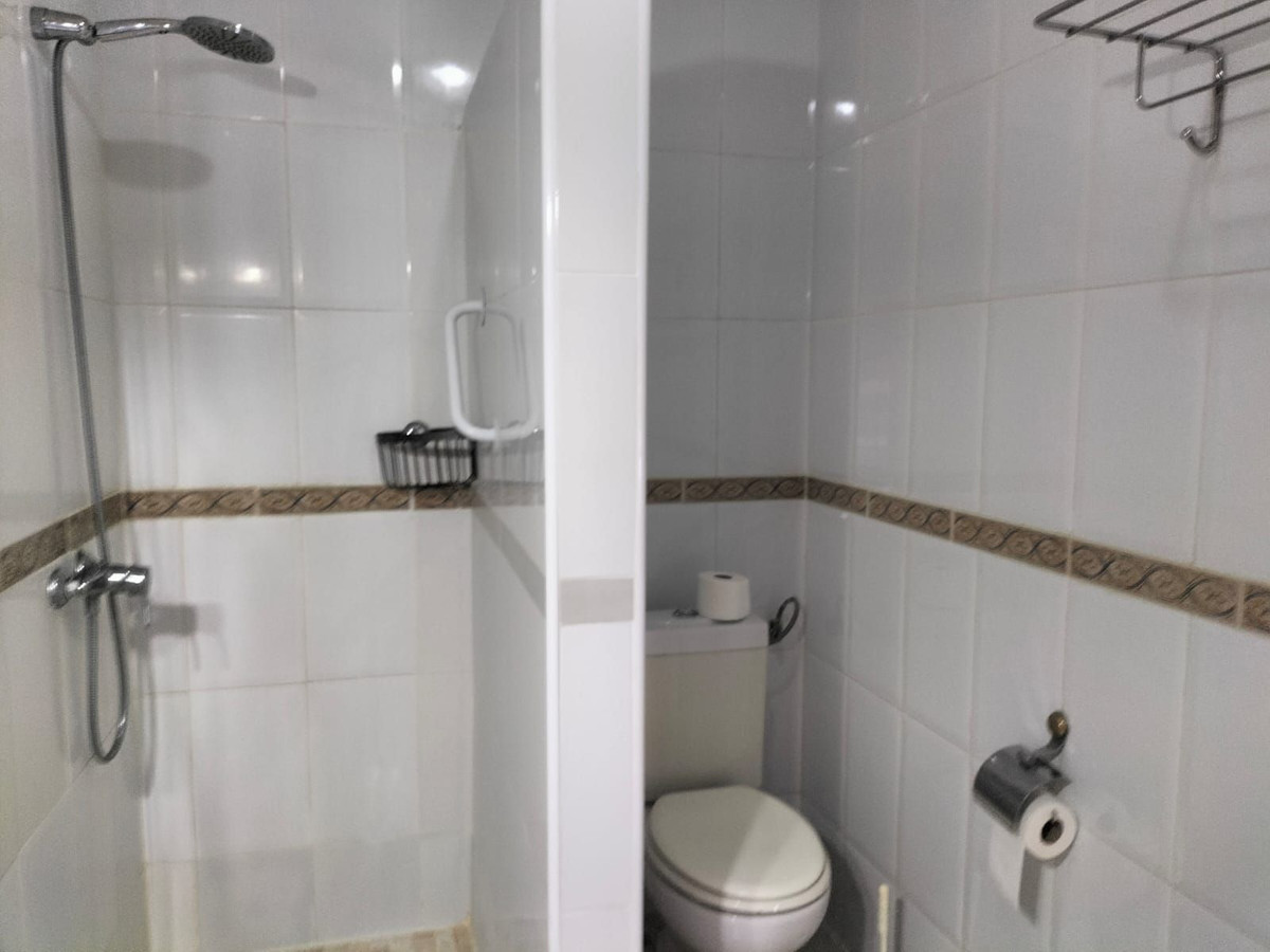 Se vende Hostal de 11 dormitorios en Costa Del Sol, Málaga, España