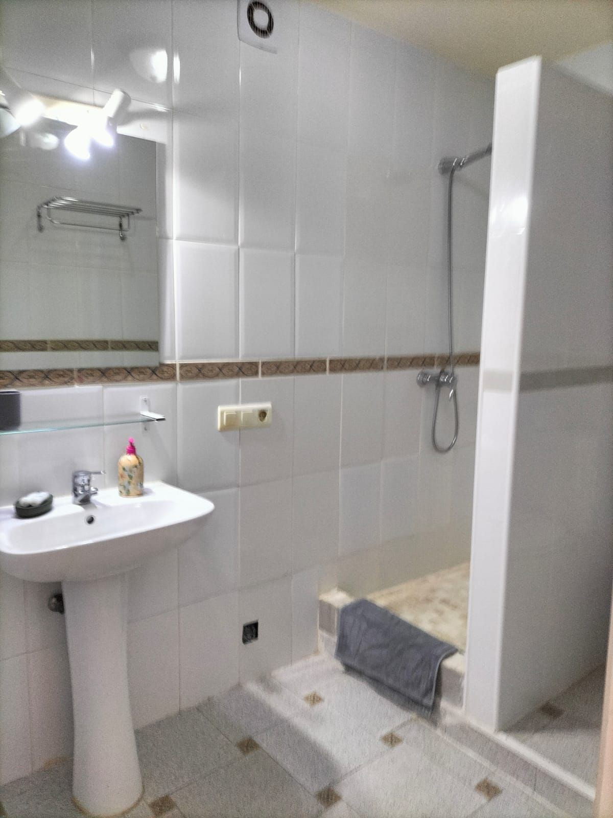 Se vende Hostal de 11 dormitorios en Costa Del Sol, Málaga, España