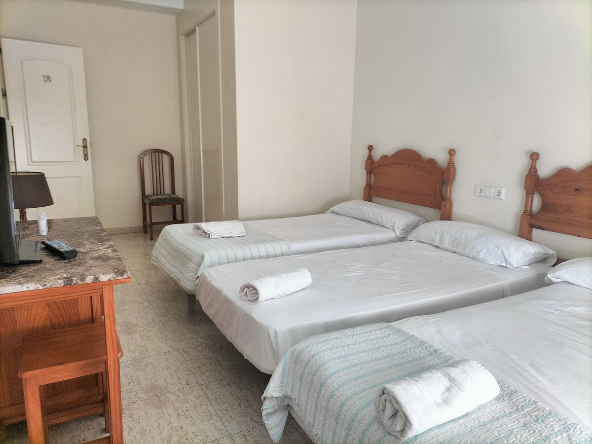 Se vende Hostal de 11 dormitorios en Costa Del Sol, Málaga, España