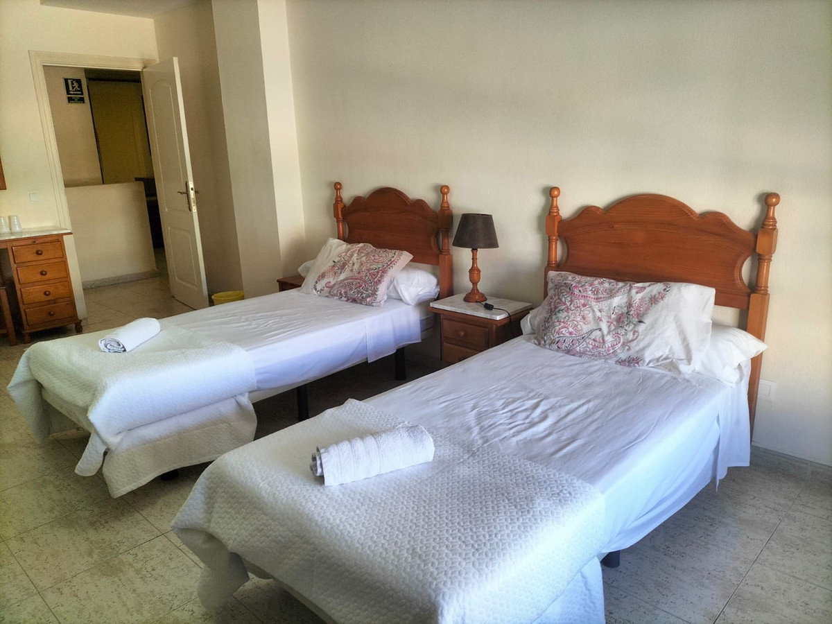 Se vende Hostal de 11 dormitorios en Costa Del Sol, Málaga, España