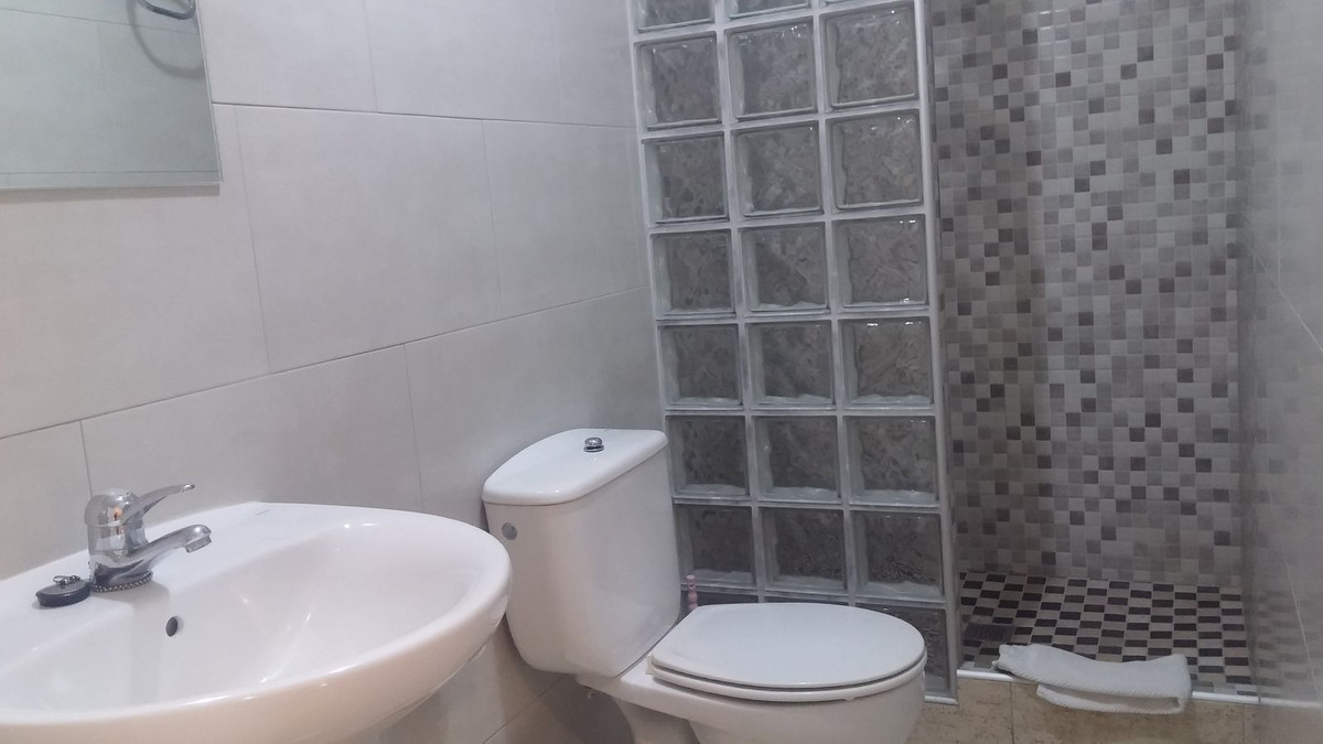 Se vende Hostal de 11 dormitorios en Costa Del Sol, Málaga, España