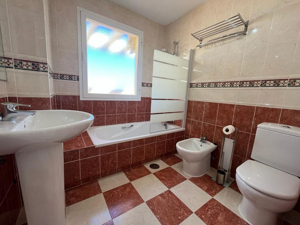 3 Bed Apartment for sale in Estepona Costa Del Sol, Málaga, Spain