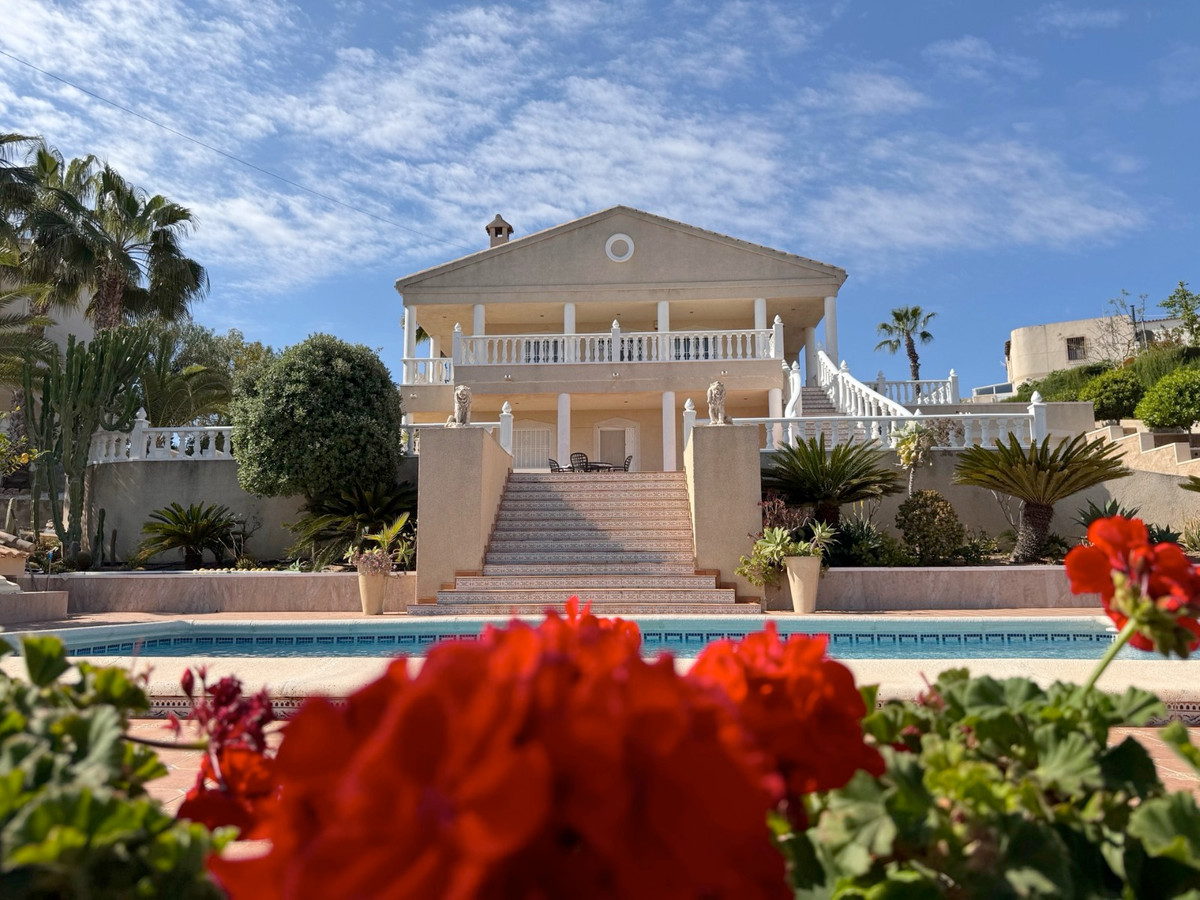Se vende Villa - Chalet de 3 dormitorios en Costa Blanca, Alicante, España