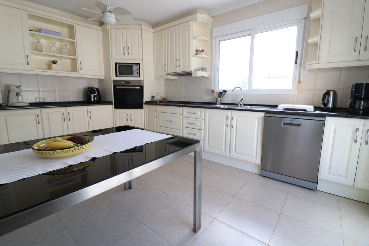 Se vende Villa - Chalet de 3 dormitorios en Costa Blanca, Alicante, España