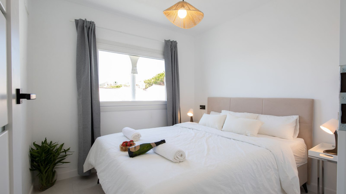 3 Bed Apartment for sale in Calahonda Costa Del Sol, Málaga, Spain