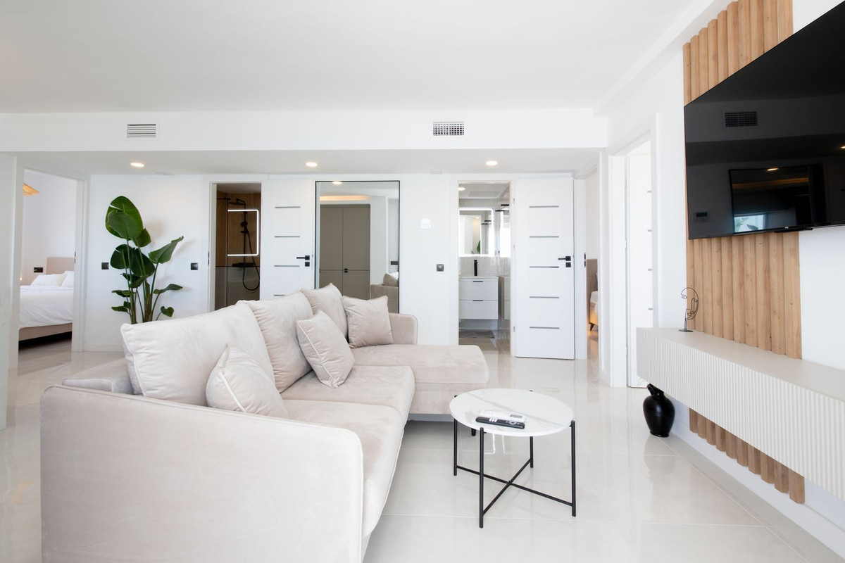 3 Bed Apartment for sale in Calahonda Costa Del Sol, Málaga, Spain