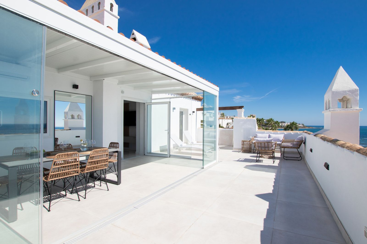3 Bed Apartment for sale in Calahonda Costa Del Sol, Málaga, Spain
