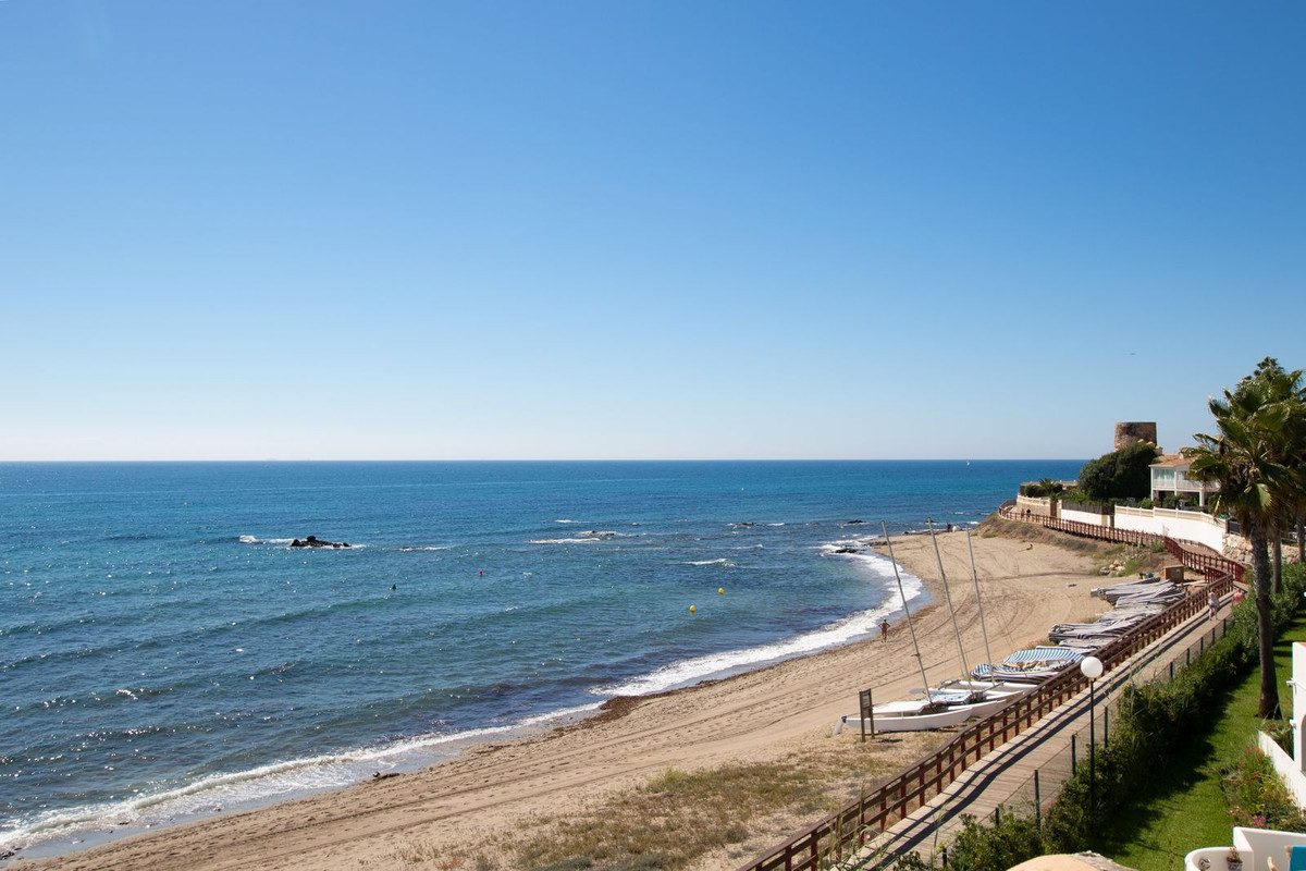 3 Bed Apartment for sale in Calahonda Costa Del Sol, Málaga, Spain