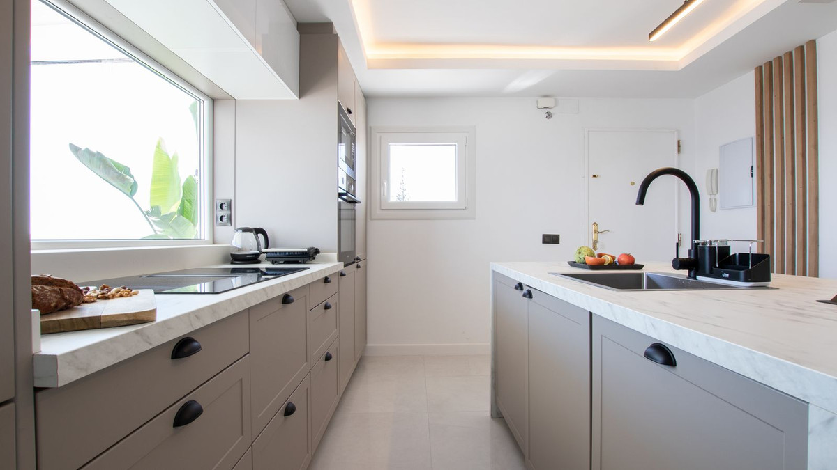 3 Bed Apartment for sale in Calahonda Costa Del Sol, Málaga, Spain