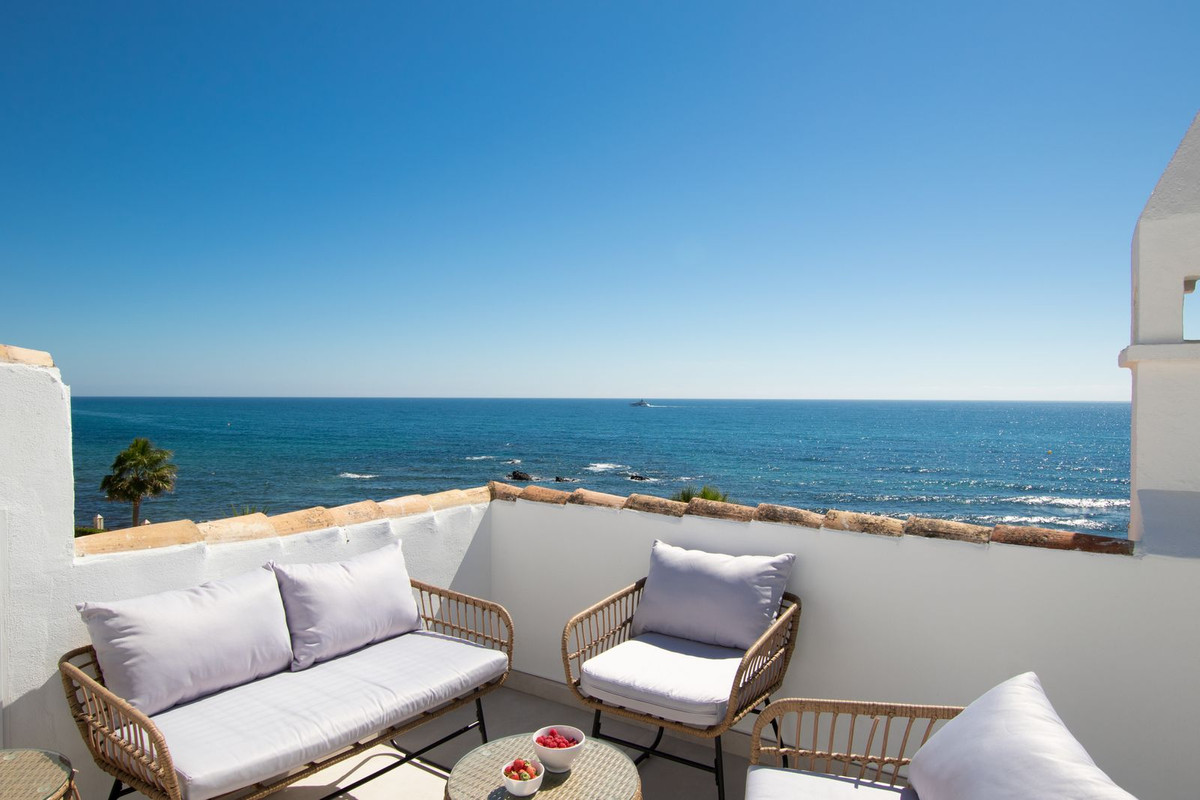 3 Bed Apartment for sale in Calahonda Costa Del Sol, Málaga, Spain