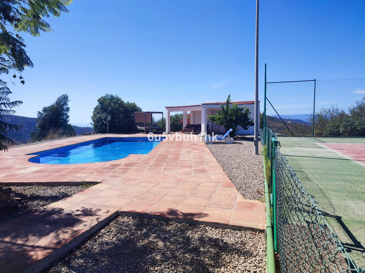 9 Bed Townhouse for sale in Arenas Costa Del Sol East, Málaga, Spain