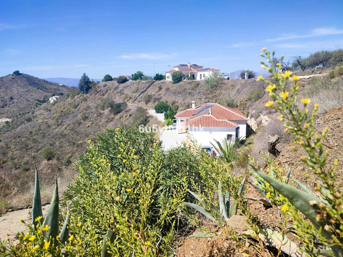 9 Bed Townhouse for sale in Arenas Costa Del Sol East, Málaga, Spain