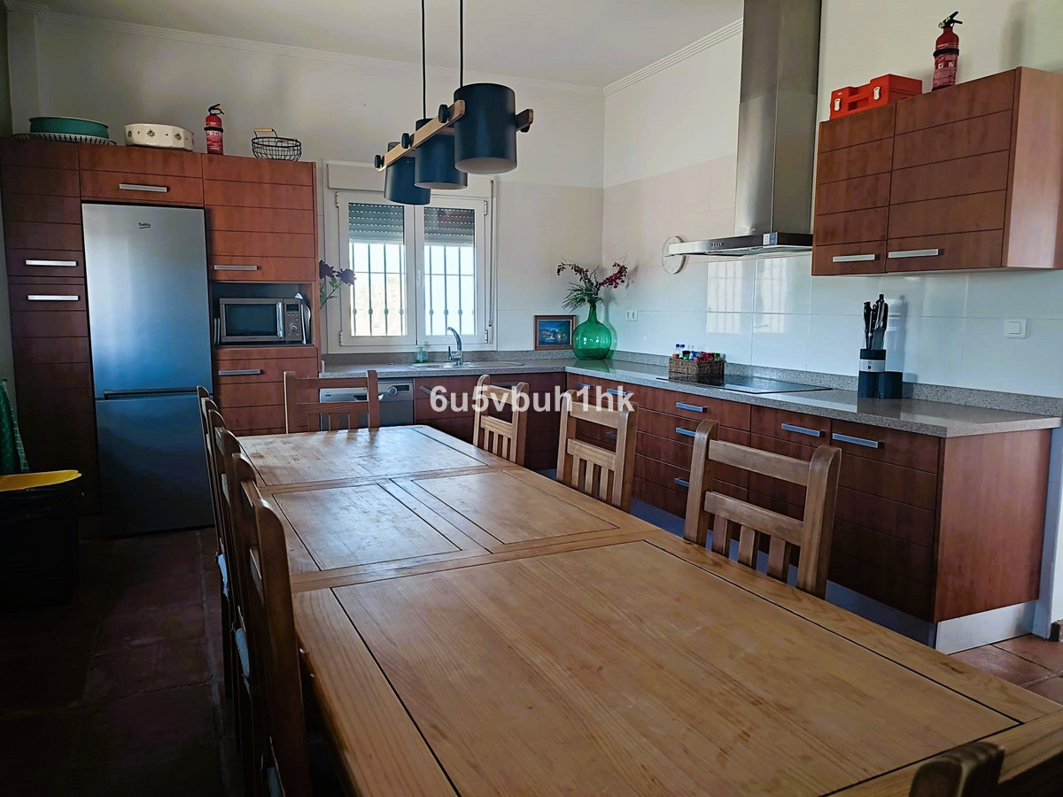 9 Bed Townhouse for sale in Arenas Costa Del Sol East, Málaga, Spain