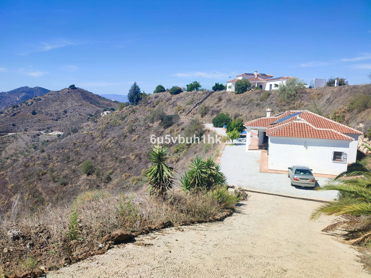 9 Bed Townhouse for sale in Arenas Costa Del Sol East, Málaga, Spain