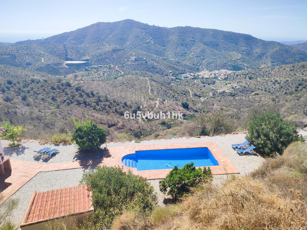 9 Bed Townhouse for sale in Arenas Costa Del Sol East, Málaga, Spain
