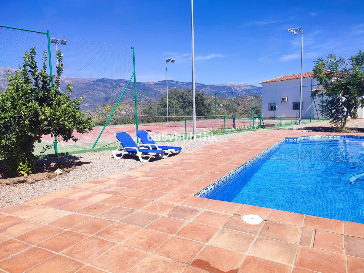 9 Bed Townhouse for sale in Arenas Costa Del Sol East, Málaga, Spain