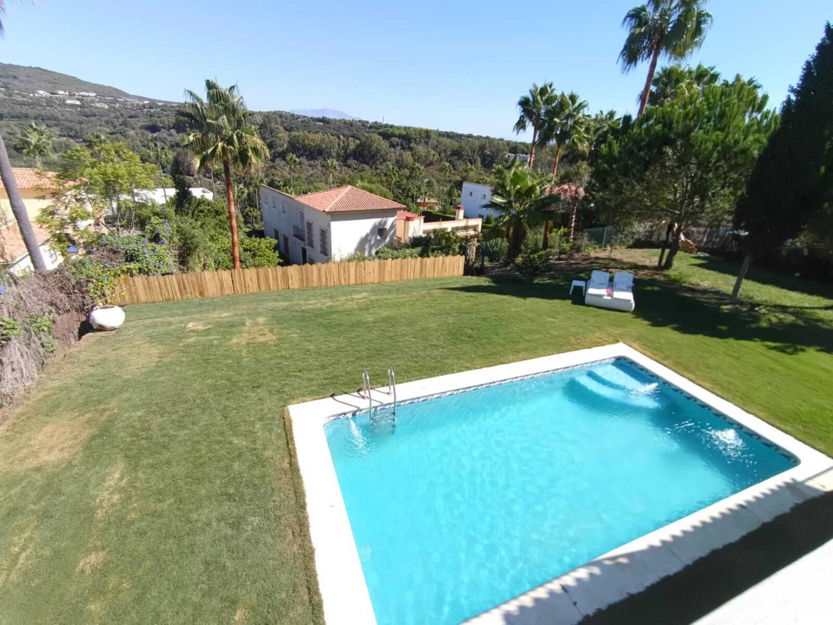 Se vende Villa - Chalet de 5 dormitorios en Costa Del Sol, Cadiz, España