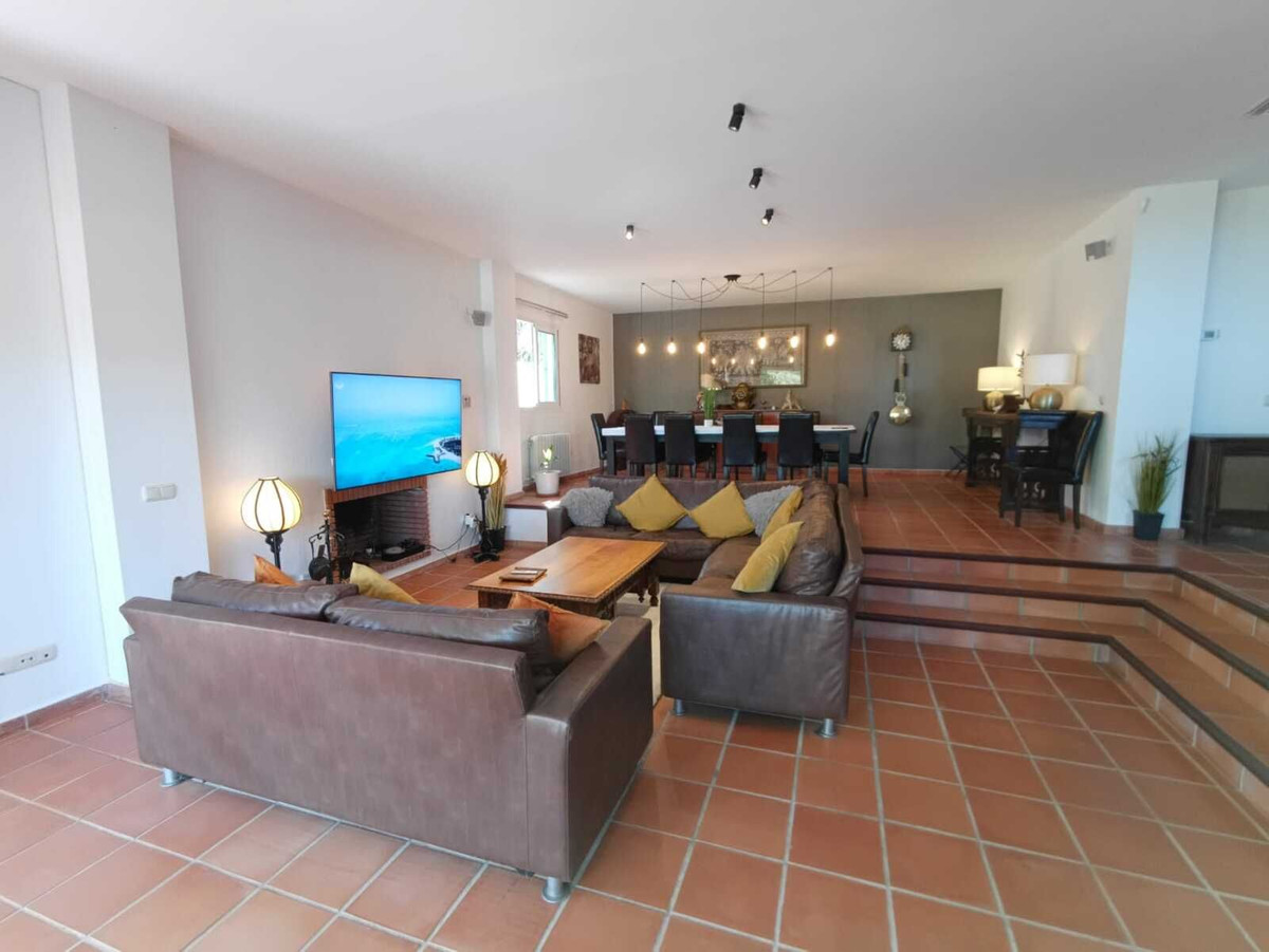 Se vende Villa - Chalet de 5 dormitorios en Costa Del Sol, Cadiz, España