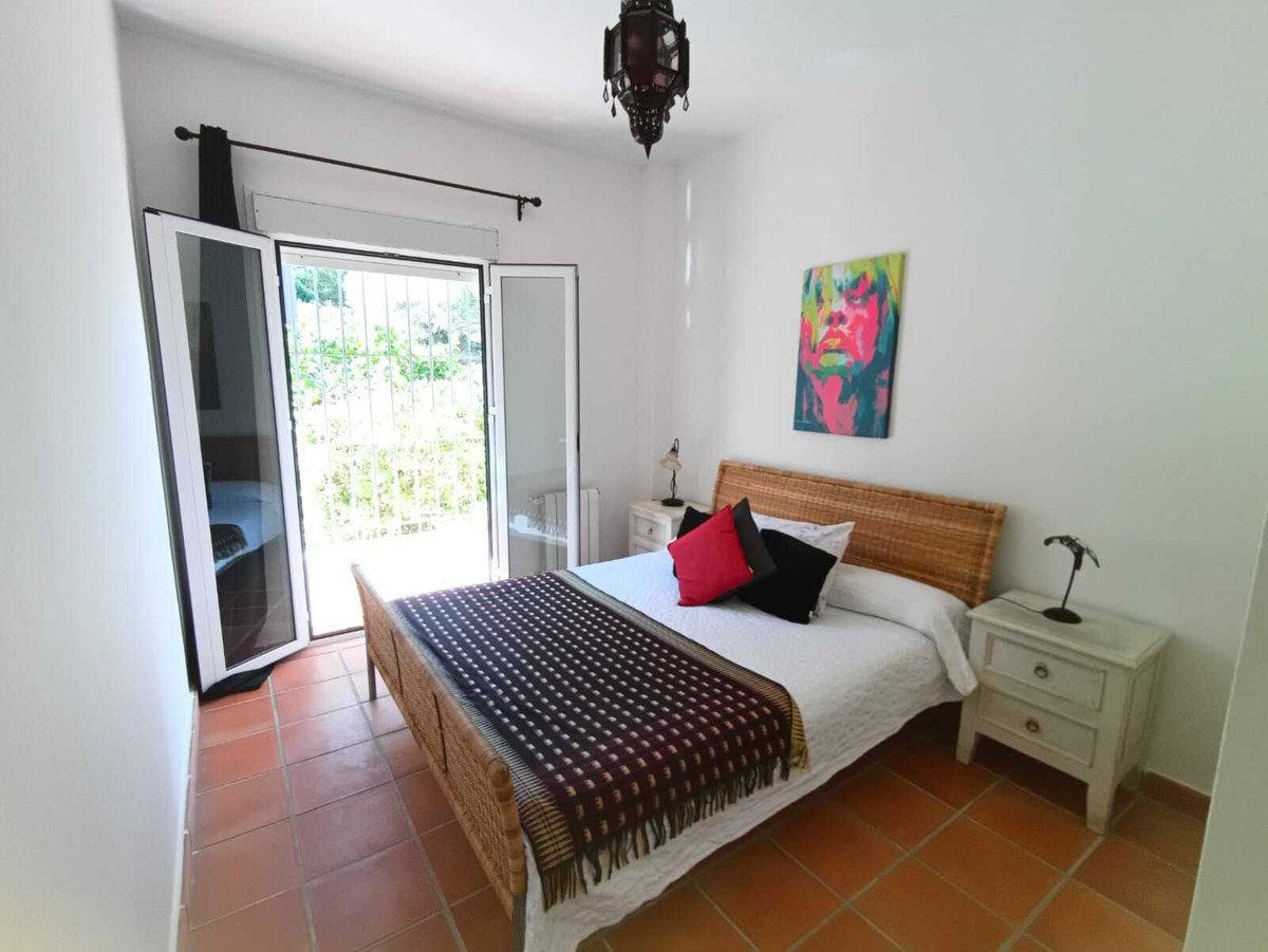 Se vende Villa - Chalet de 5 dormitorios en Costa Del Sol, Cadiz, España