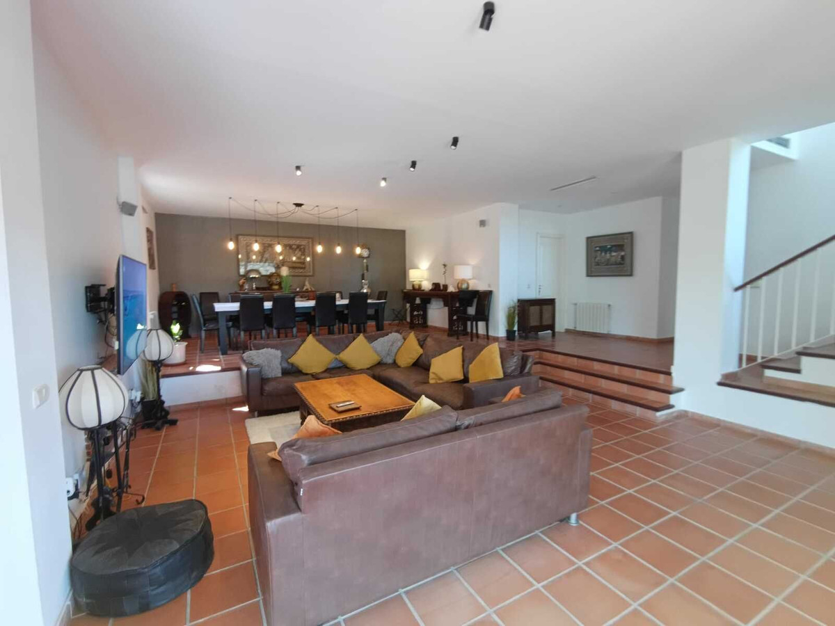 Se vende Villa - Chalet de 5 dormitorios en Costa Del Sol, Cadiz, España