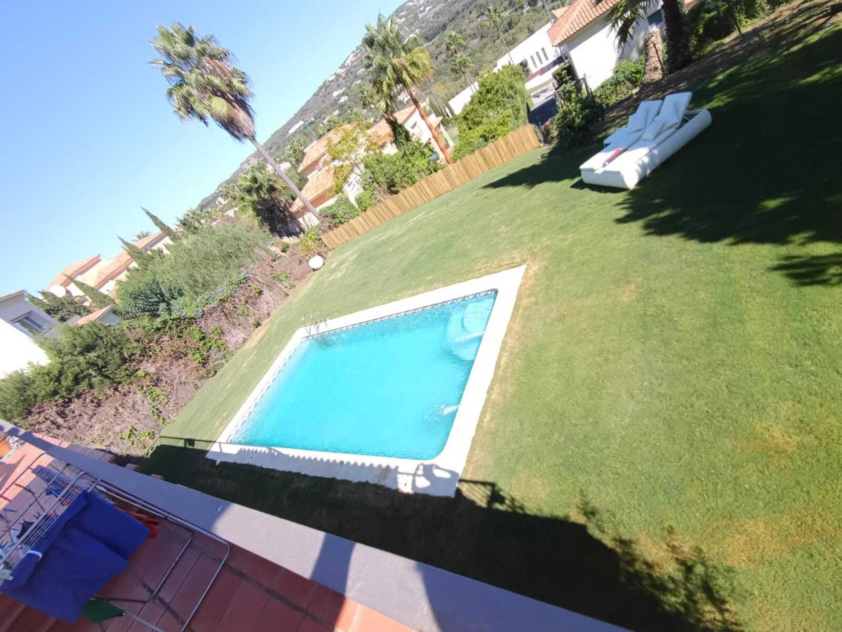 Se vende Villa - Chalet de 5 dormitorios en Costa Del Sol, Cadiz, España