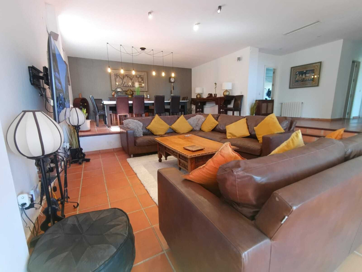 Se vende Villa - Chalet de 5 dormitorios en Costa Del Sol, Cadiz, España