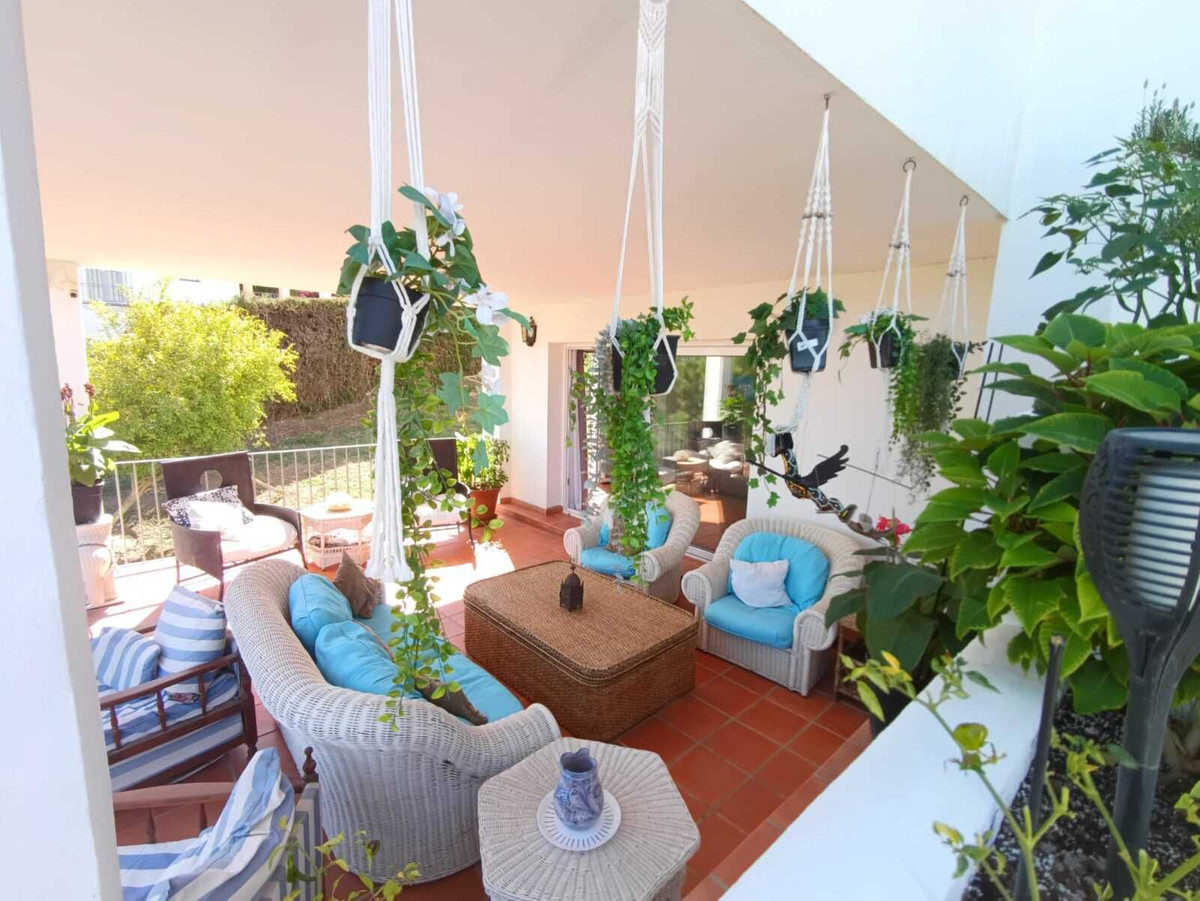 Se vende Villa - Chalet de 5 dormitorios en Costa Del Sol, Cadiz, España
