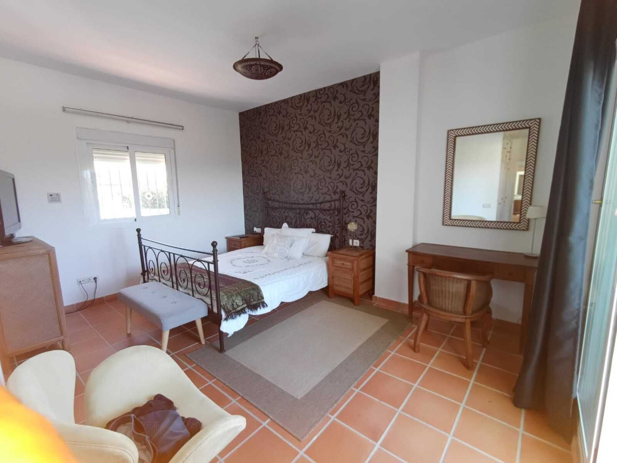 Se vende Villa - Chalet de 5 dormitorios en Costa Del Sol, Cadiz, España
