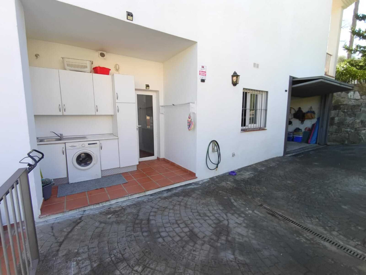 Se vende Villa - Chalet de 5 dormitorios en Costa Del Sol, Cadiz, España