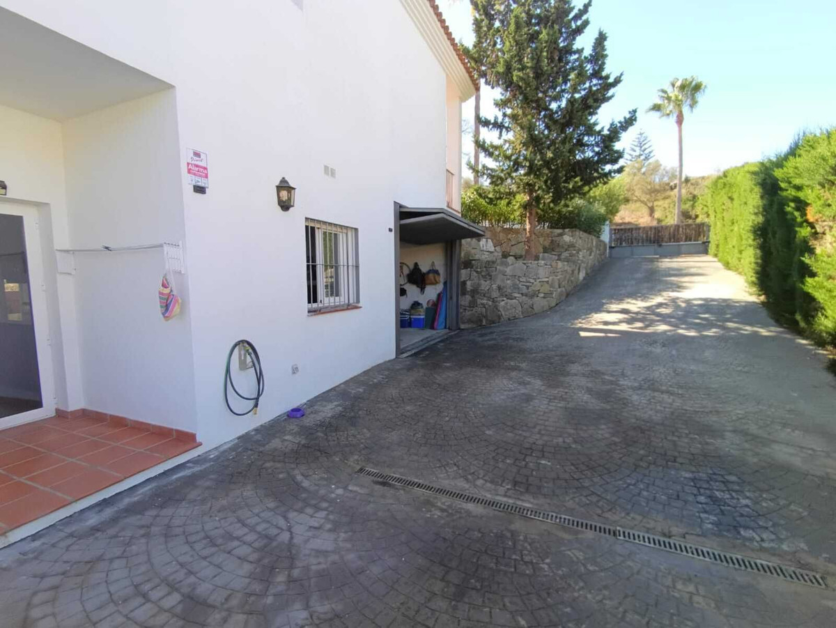 Se vende Villa - Chalet de 5 dormitorios en Costa Del Sol, Cadiz, España