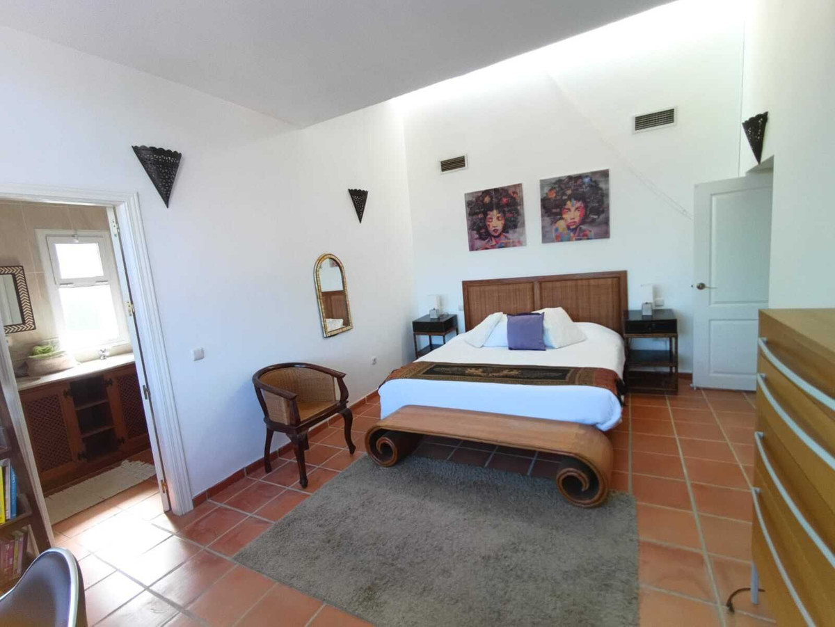 Se vende Villa - Chalet de 5 dormitorios en Costa Del Sol, Cadiz, España