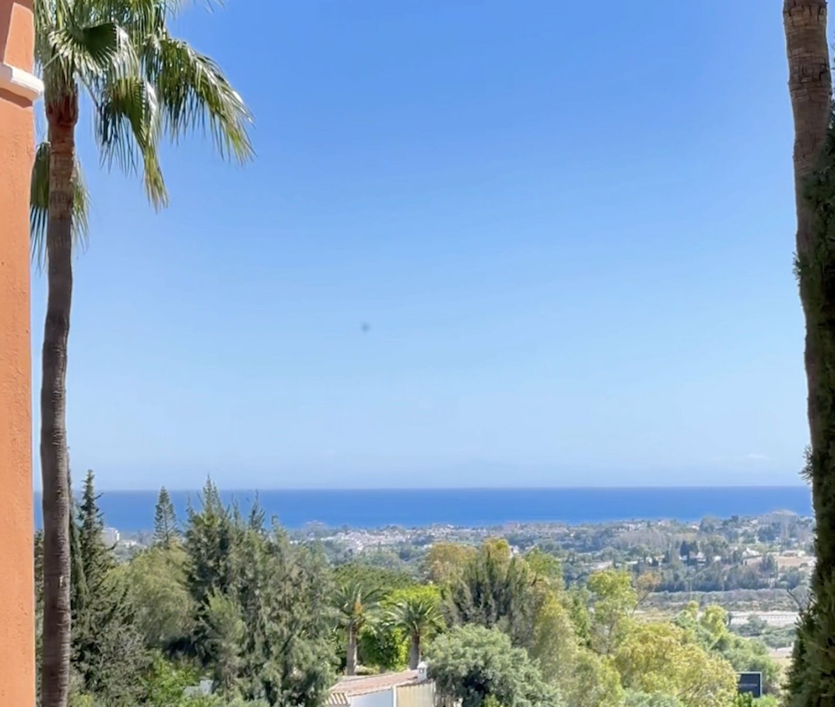 3 Bed Apartment for sale in La Quinta Costa Del Sol, Málaga, Spain
