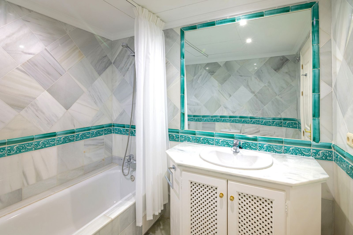3 Bed Apartment for sale in La Quinta Costa Del Sol, Málaga, Spain
