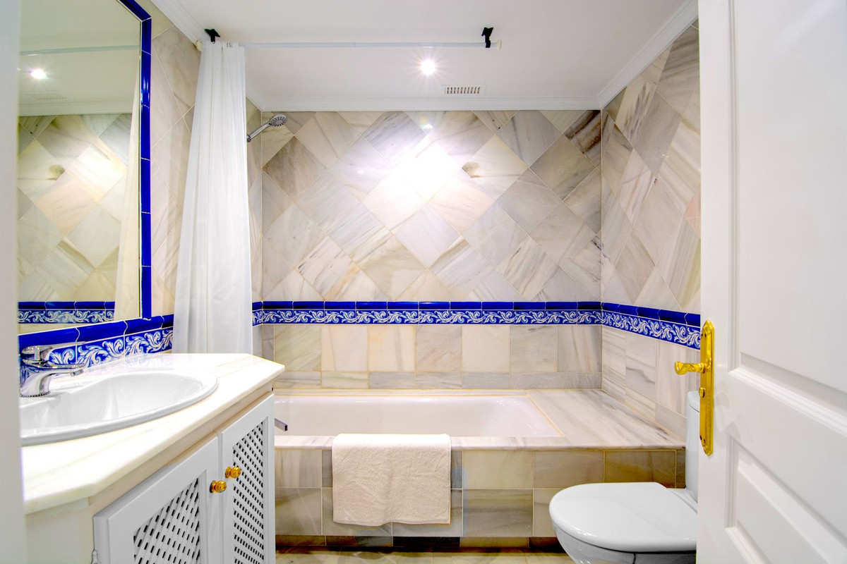 3 Bed Apartment for sale in La Quinta Costa Del Sol, Málaga, Spain